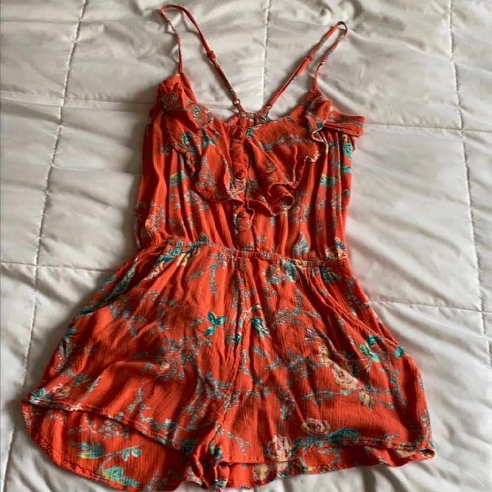 Floral romper with pockets!